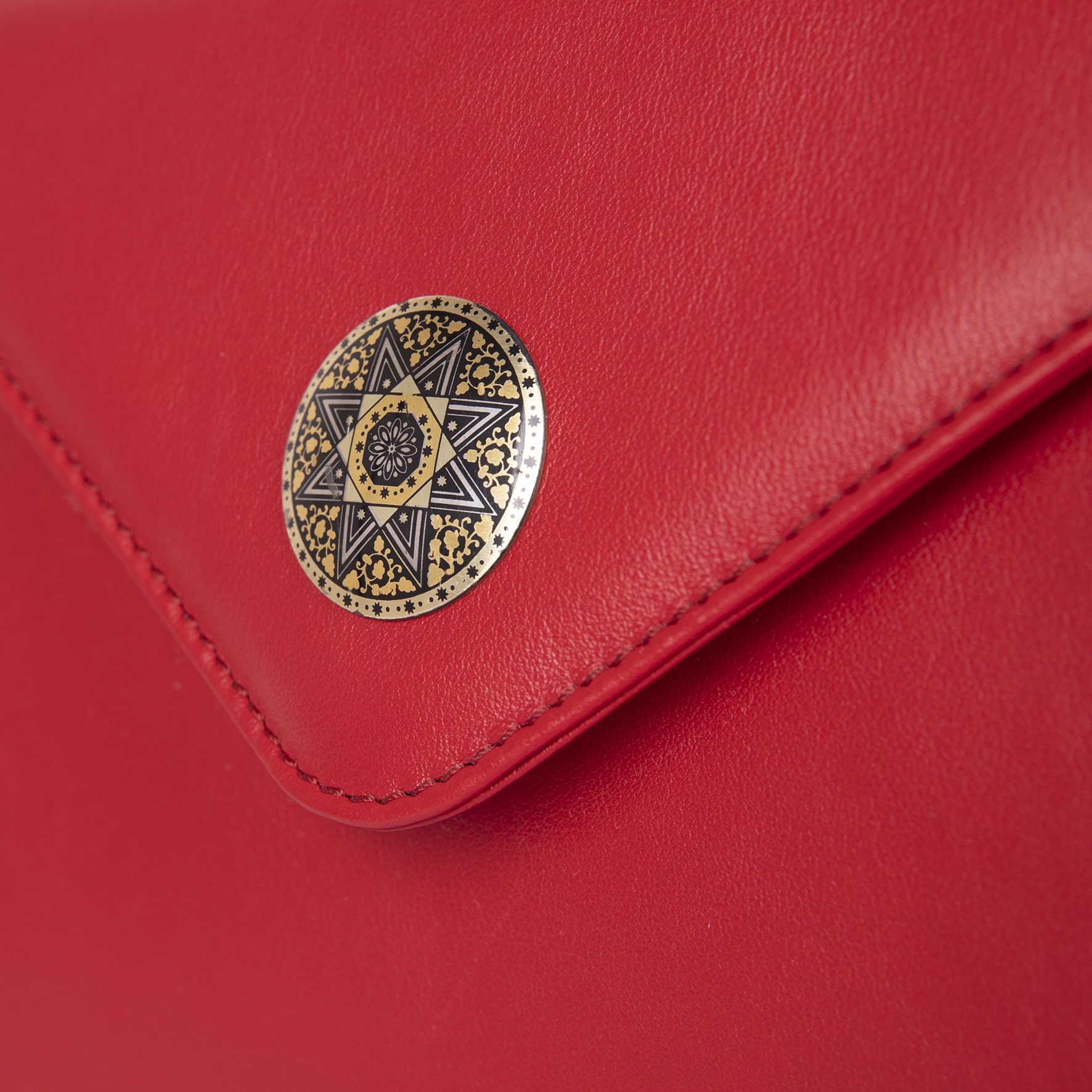 Detalles Daisy bolso de cuero para mujer en color rojo